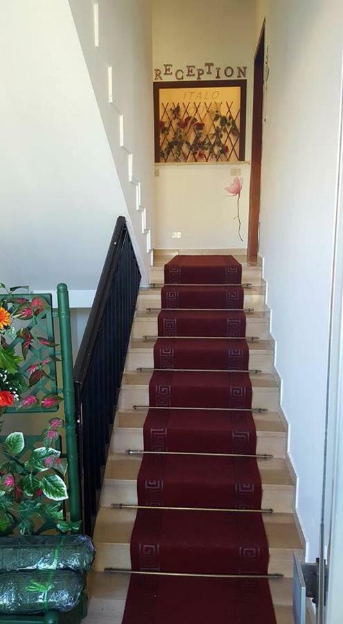 B&B Italo House Opera Exterior foto